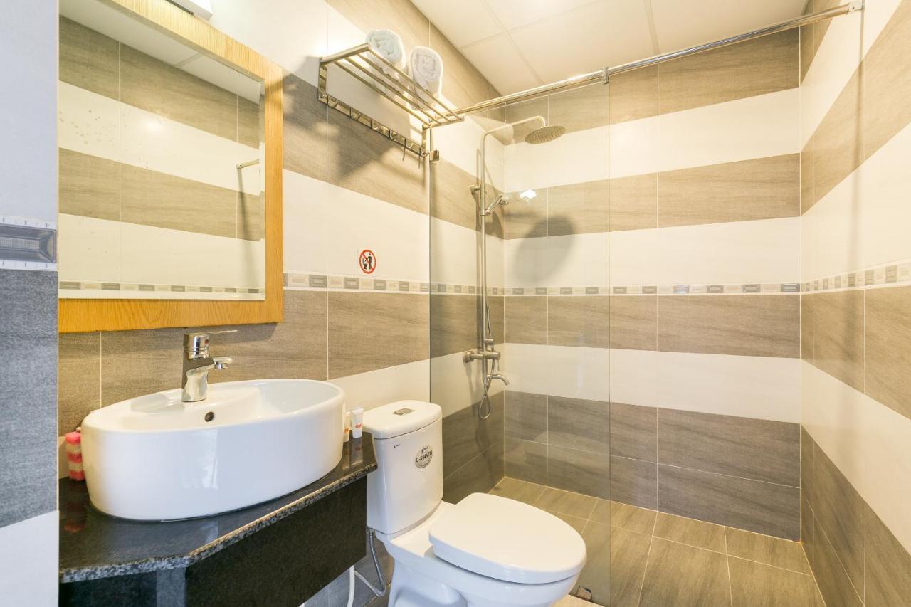 Oyo 652 Monaco Hotel Thành Pho Ho Chí Minh Esterno foto